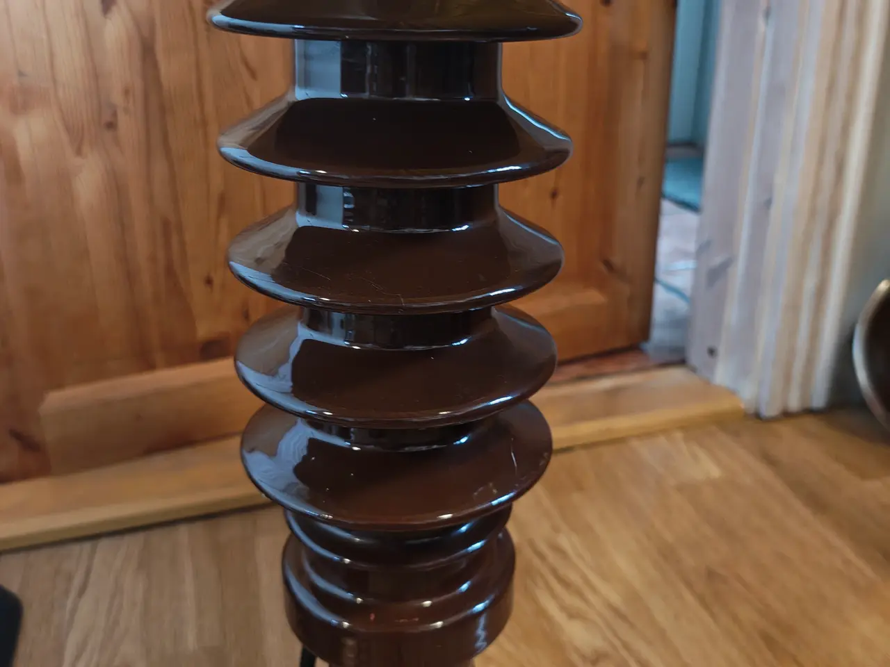 Billede 2 - En lampe lavet af elklokker sælges