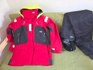 Gill OS2 Women's Coast Jacket & IN12 CoastTrousers