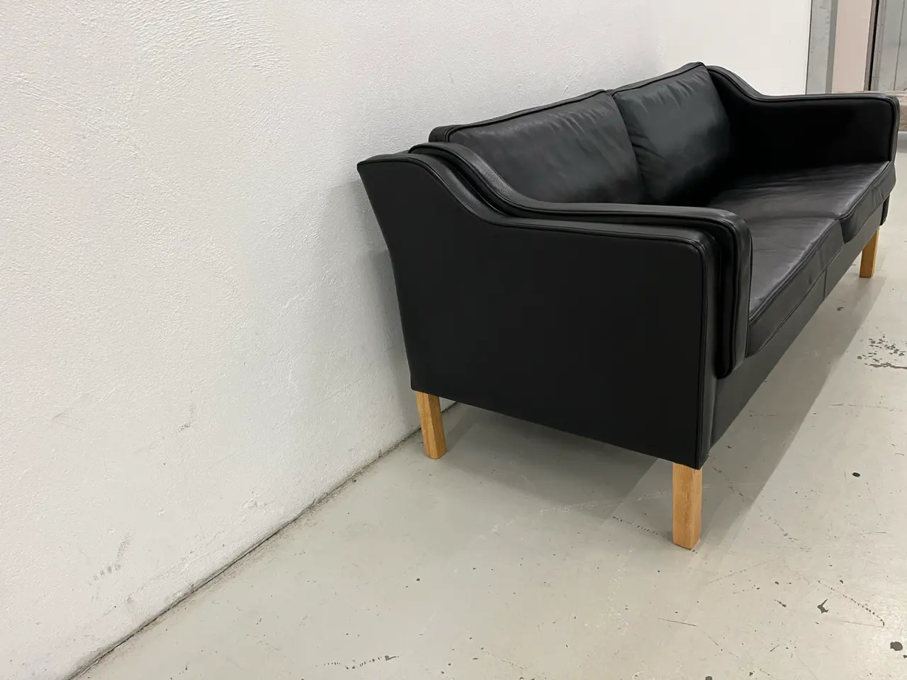 Billede 7 - Designer Mogens Hansen 2,5 Pers.Sofa sort premium 
