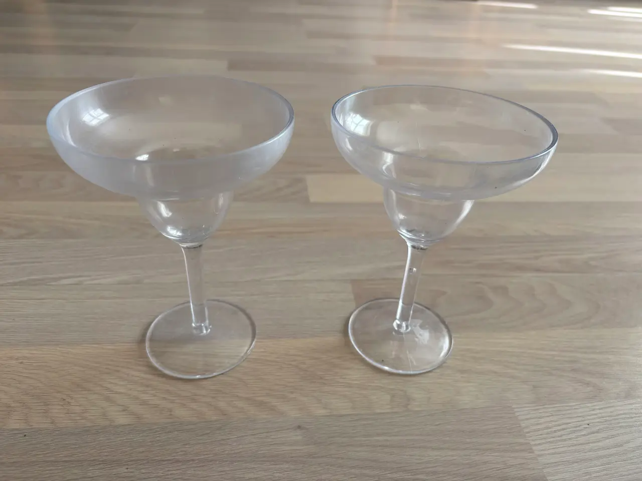 Billede 1 - margaritaglas på fod, klar plastik