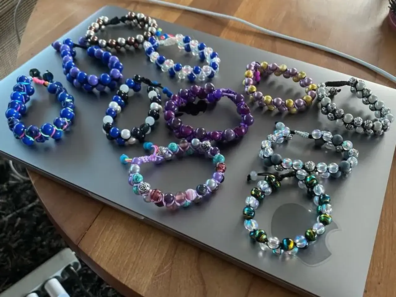 Billede 1 - Nye knyttede armbånd