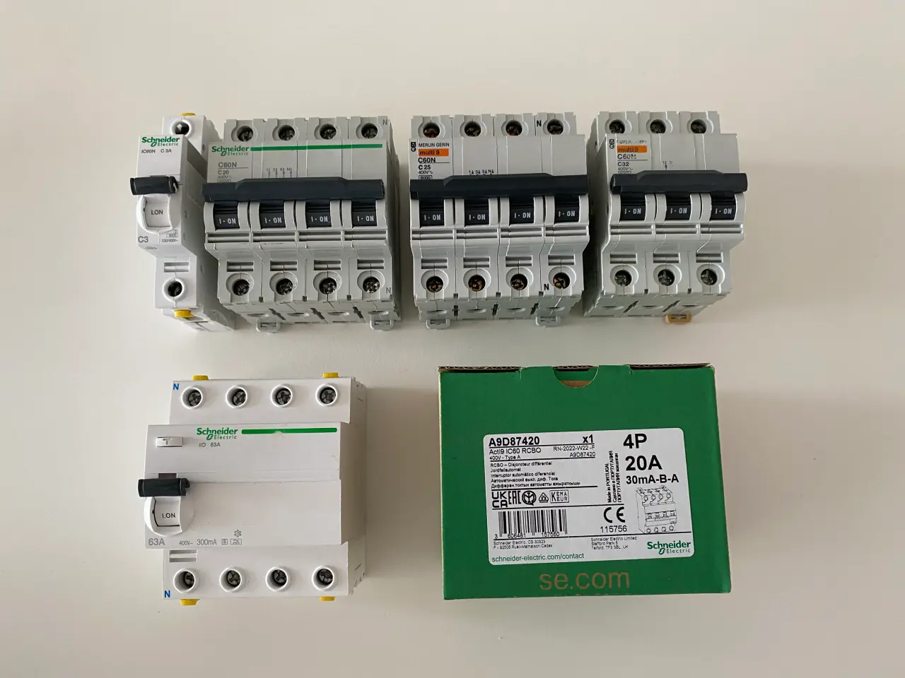 Billede 2 - Schneider Automatsikring  og Kombiafb.