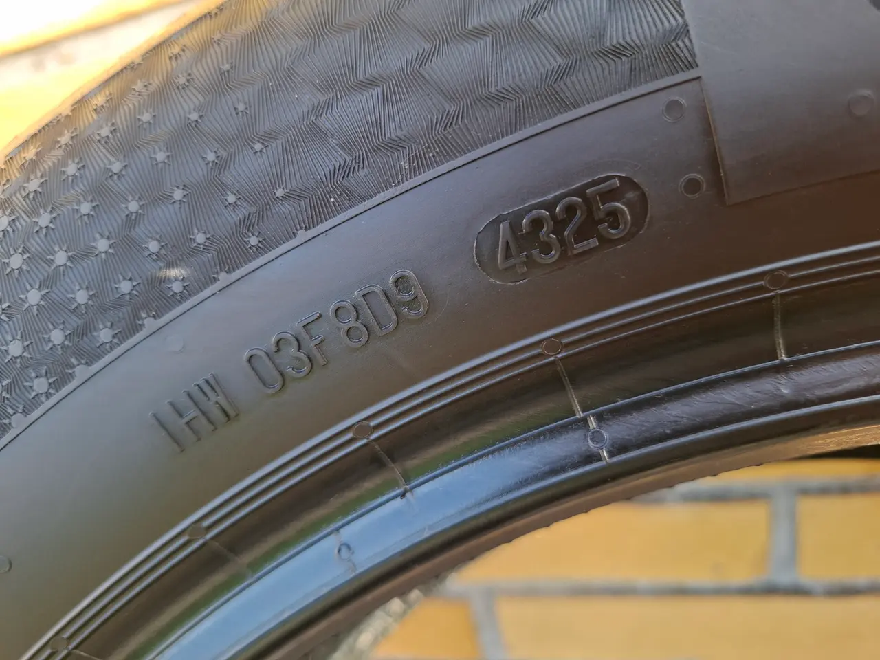 Billede 5 - Næsten nye Continental helårsdæk 215/60r17