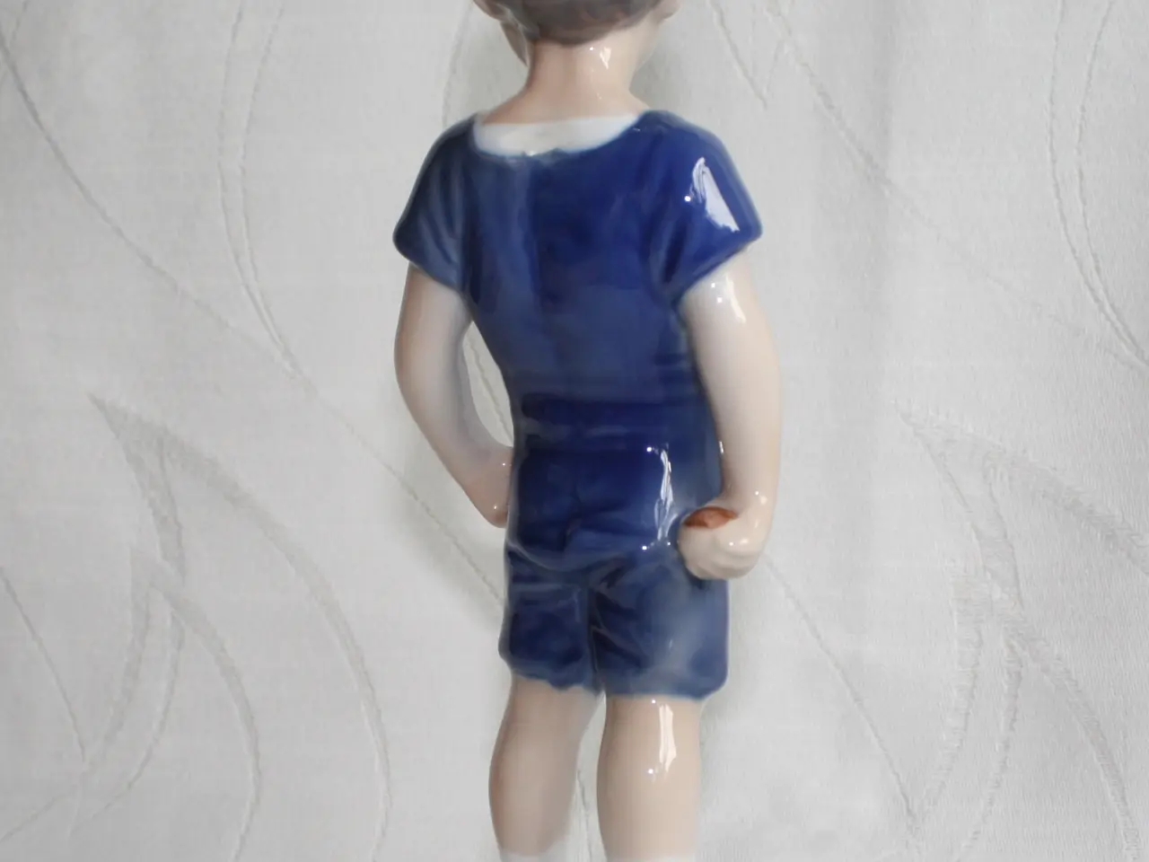Billede 6 - Kaj, Stående dreng. Figur fra B&G