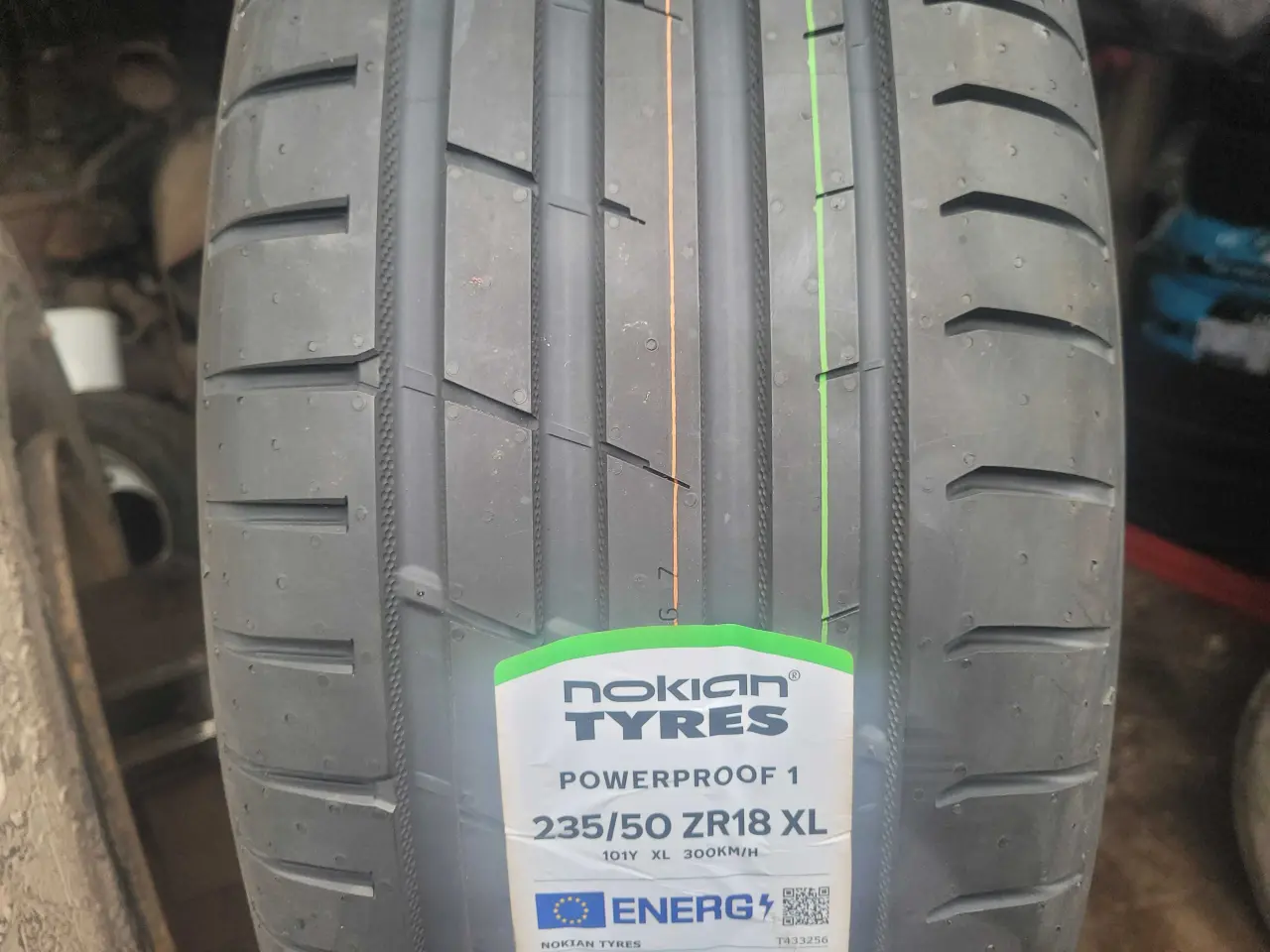 Billede 2 - 235  / 50 R 18