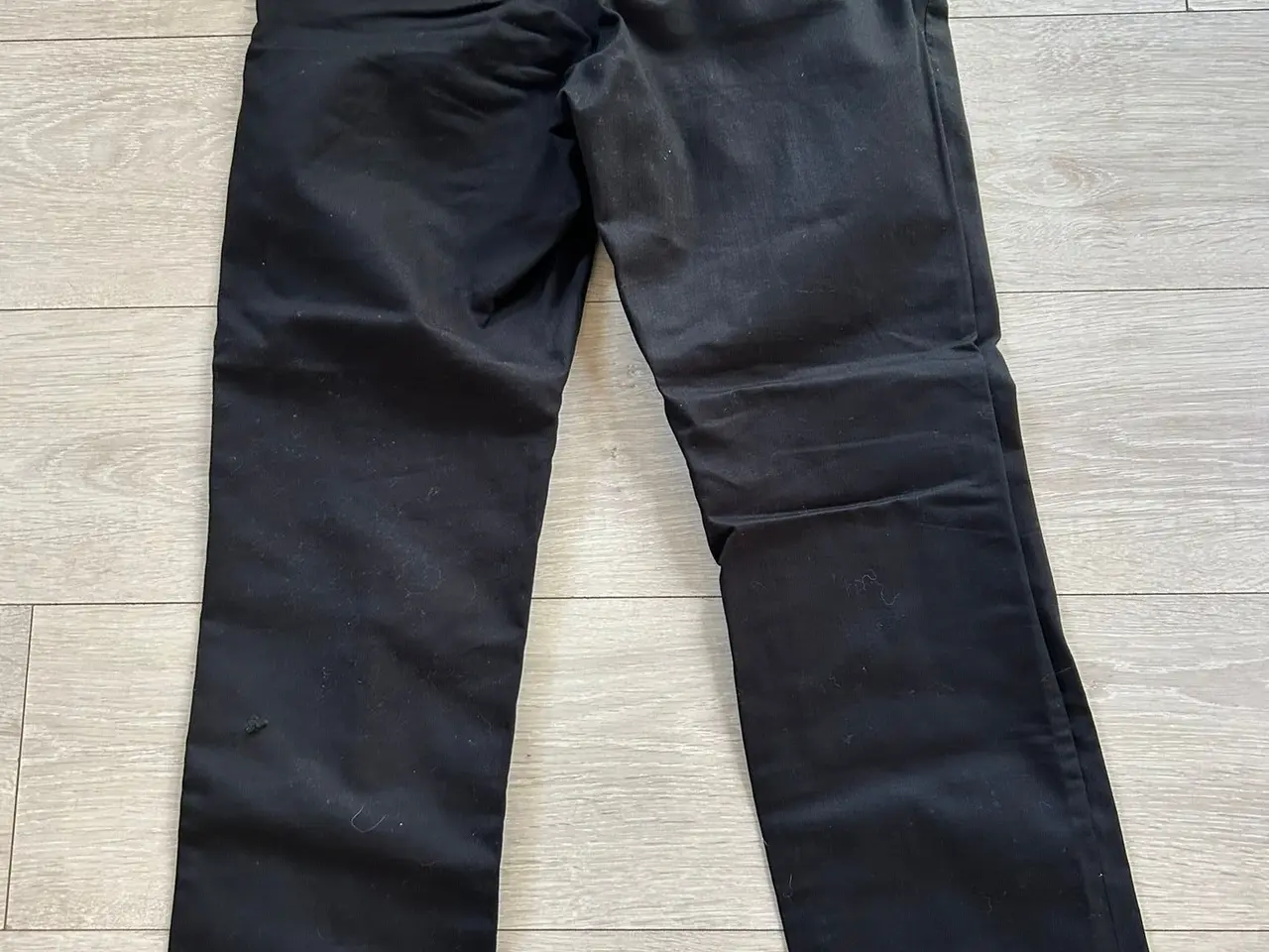 Billede 3 - H&M sorte klassiske bukser – Str. S / 30