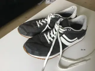 Div sko