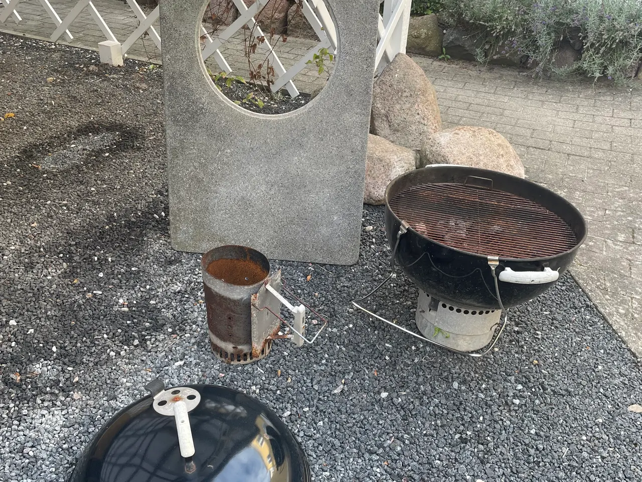 Billede 1 - Weber grill med sten bord