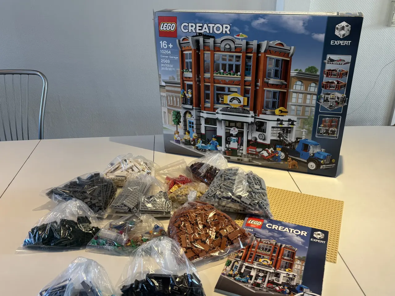 Billede 1 - 10264. LEGO Creator Corner Garage.