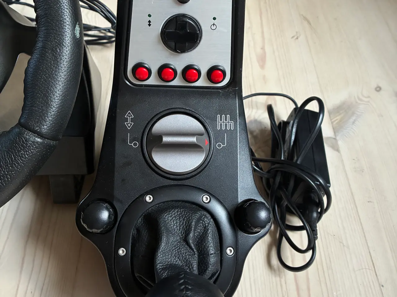 Billede 4 - Logitech G25 Rat, pedaler og gearstang.