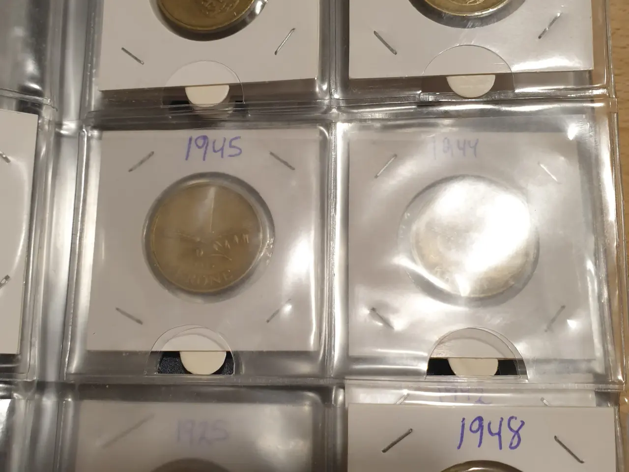 Billede 5 - Numis Bog med 1 Kroner