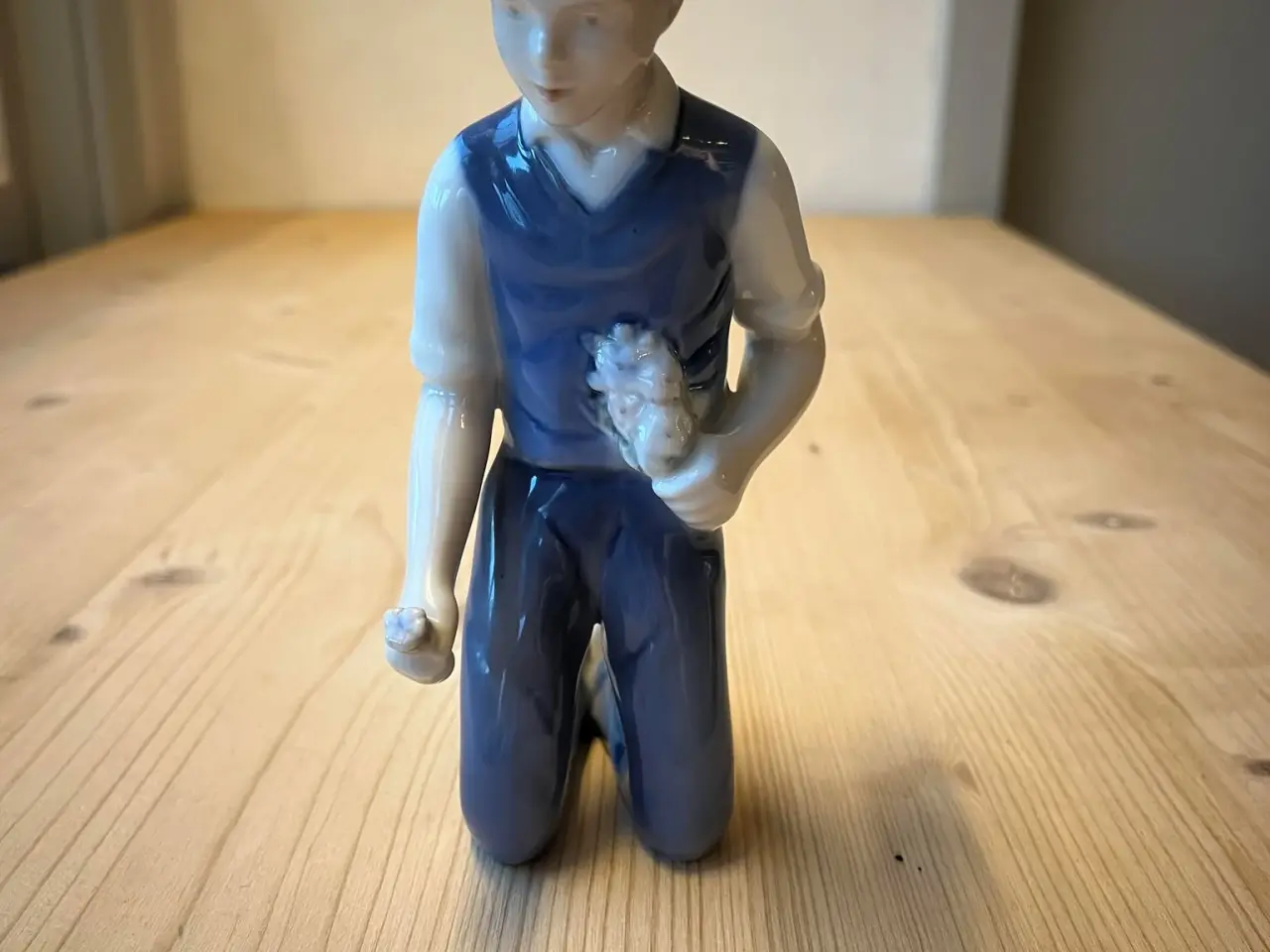 Billede 1 - B & G "Dreng med blomster" nr. 2346