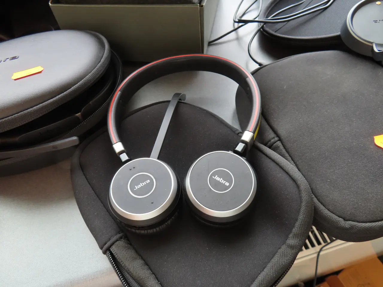 Billede 2 - 2 stk. Headset JABRA med ladestand (med dongle)