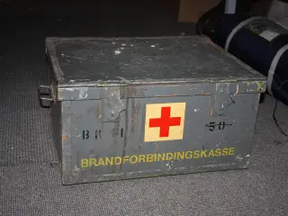 Flot gammel brandforbindingskasse, med patina