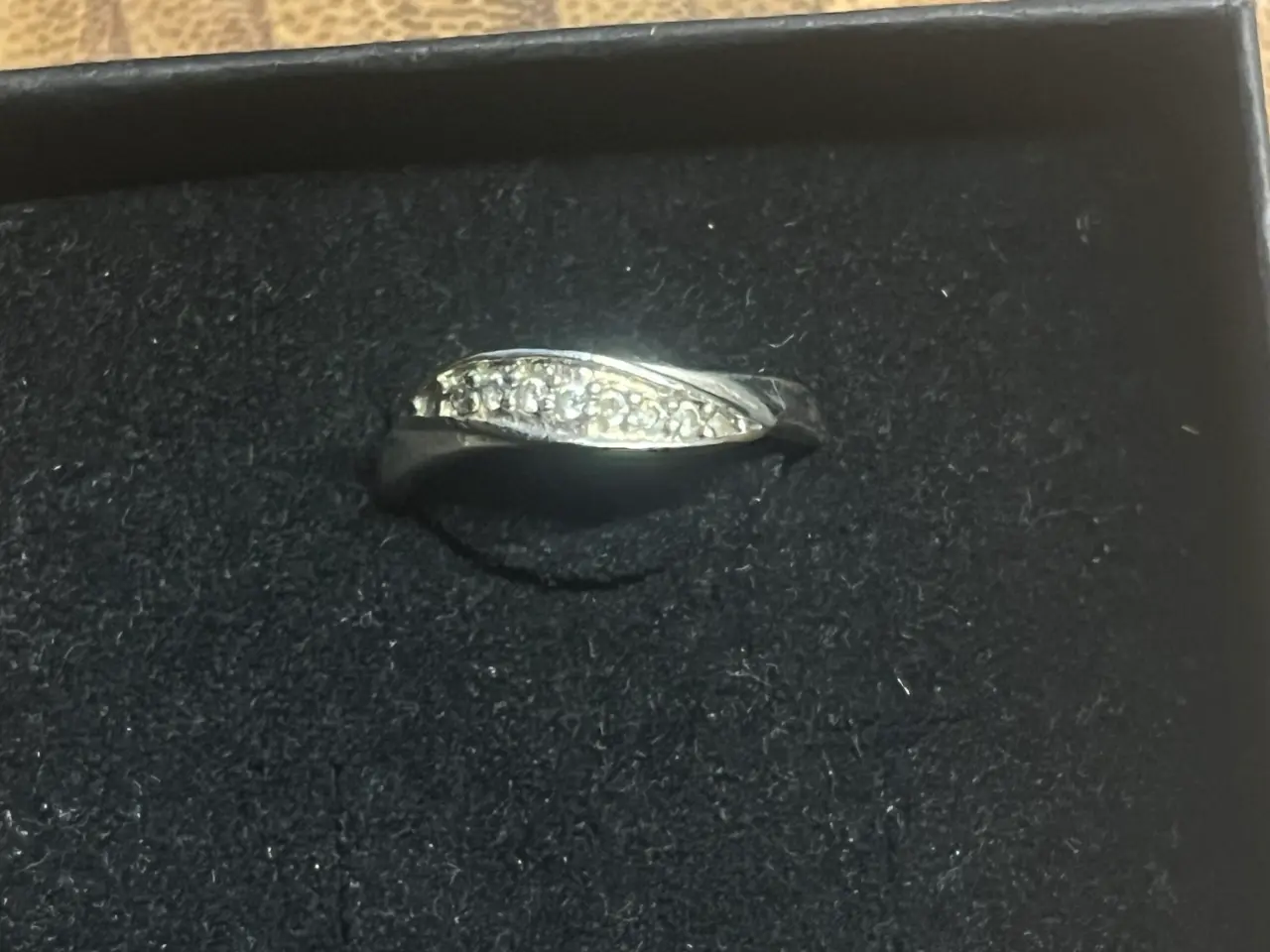Billede 2 - 925 sterling sølv ring med diamant design