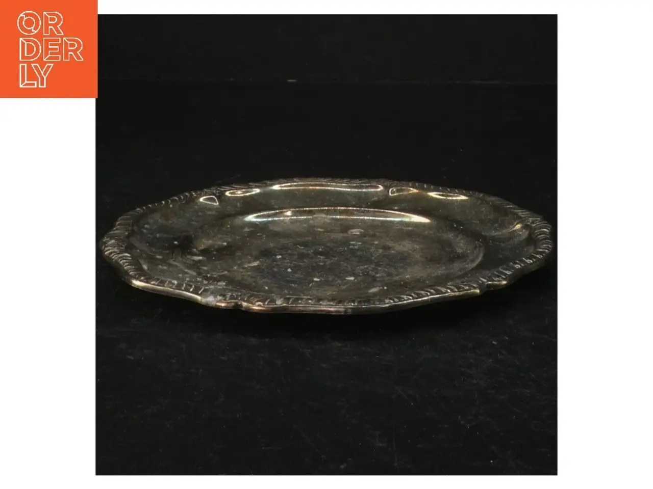 Billede 1 - Sølvfarvet bakke (str. Ø. 17 cm)