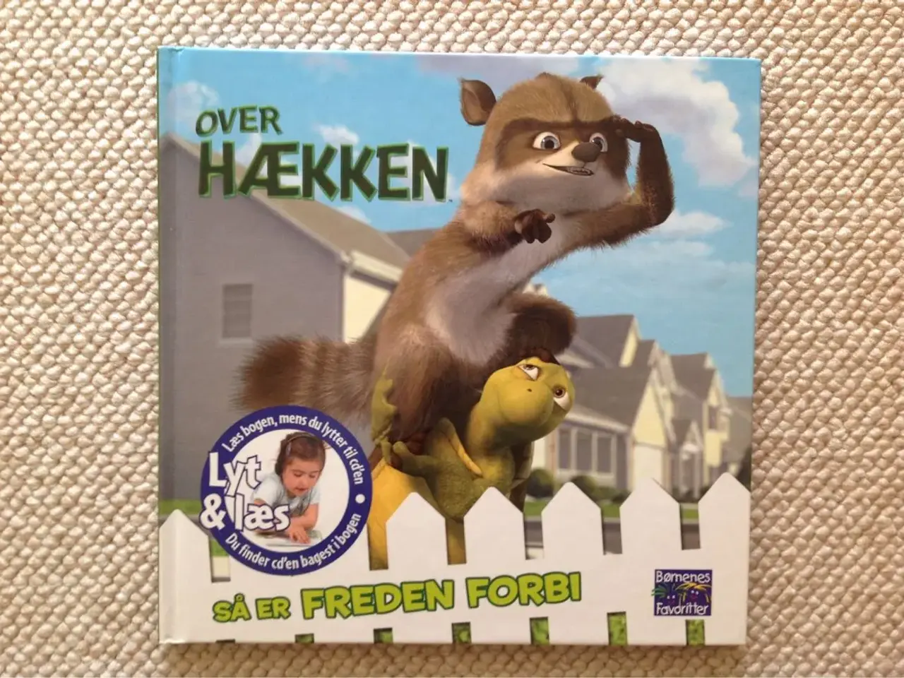 Billede 1 - Over hækken incl CD