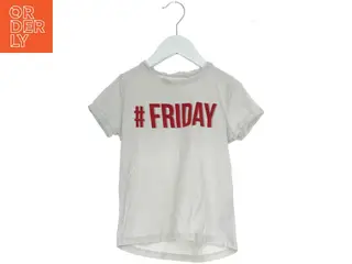 Hvid T-shirt med 'FRIDAY' tryk fra Name It (str. 128)