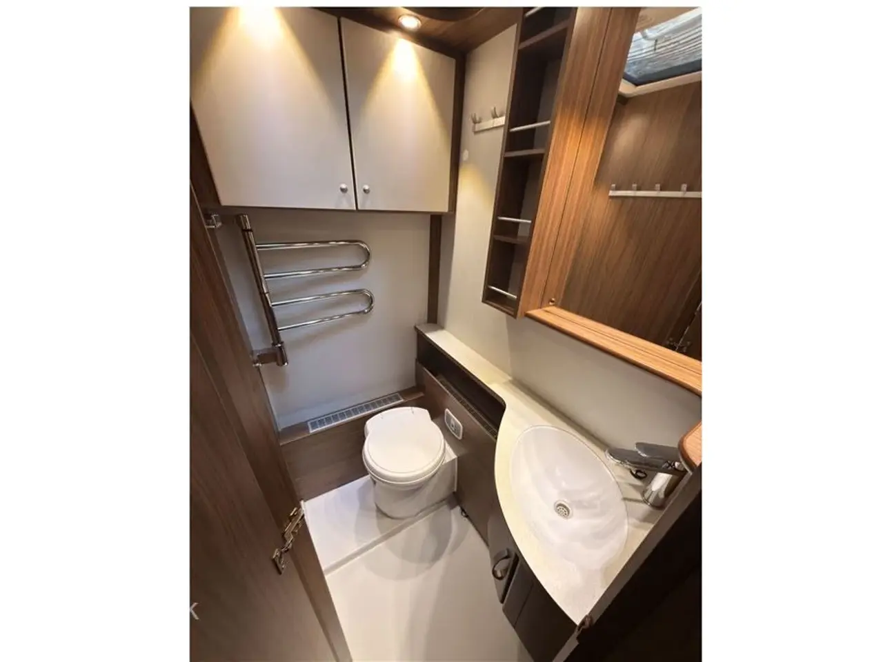 Billede 10 - 2019 - Polar Customized 620 CTVX   Polar campingvogn med køjer til salg - Markedets Bedste Vintervogn