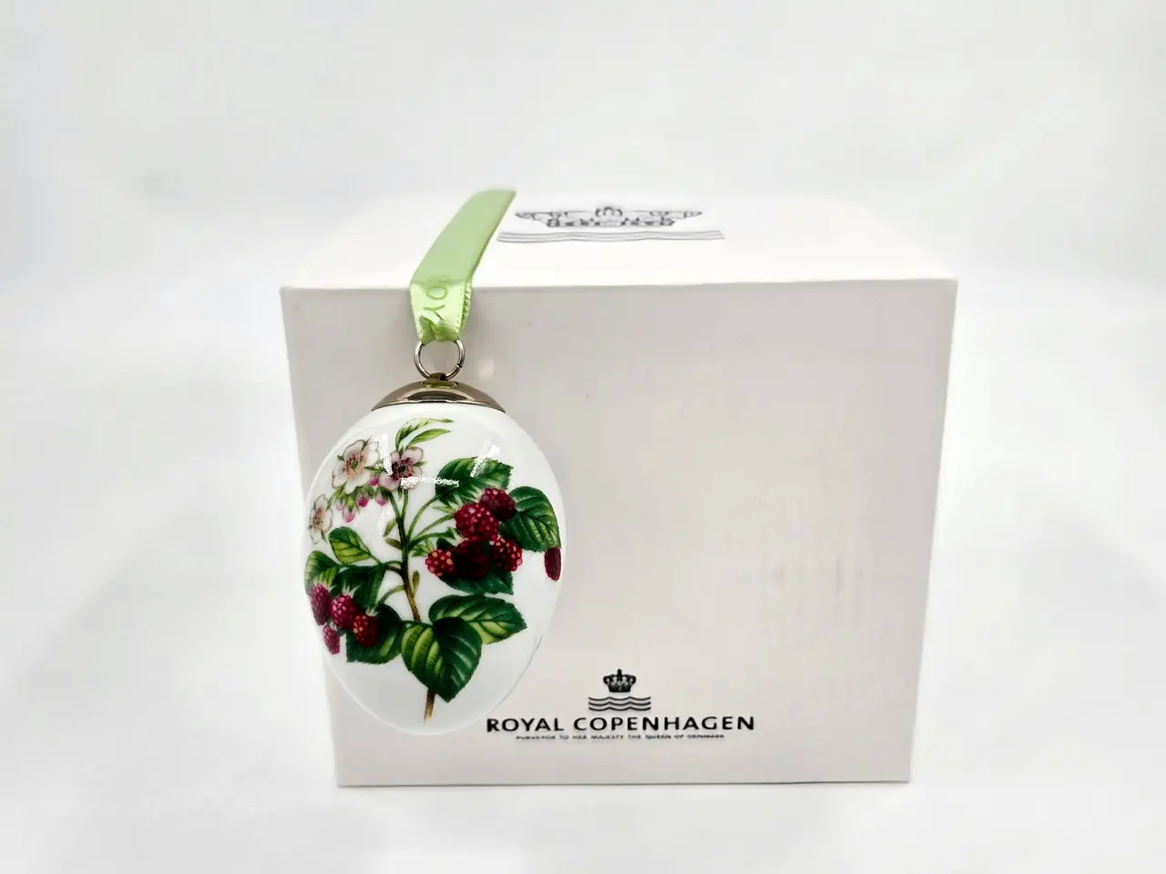Billede 1 - Royal Copenhagen Påskeæg Hindbær 2015. Sortering 1