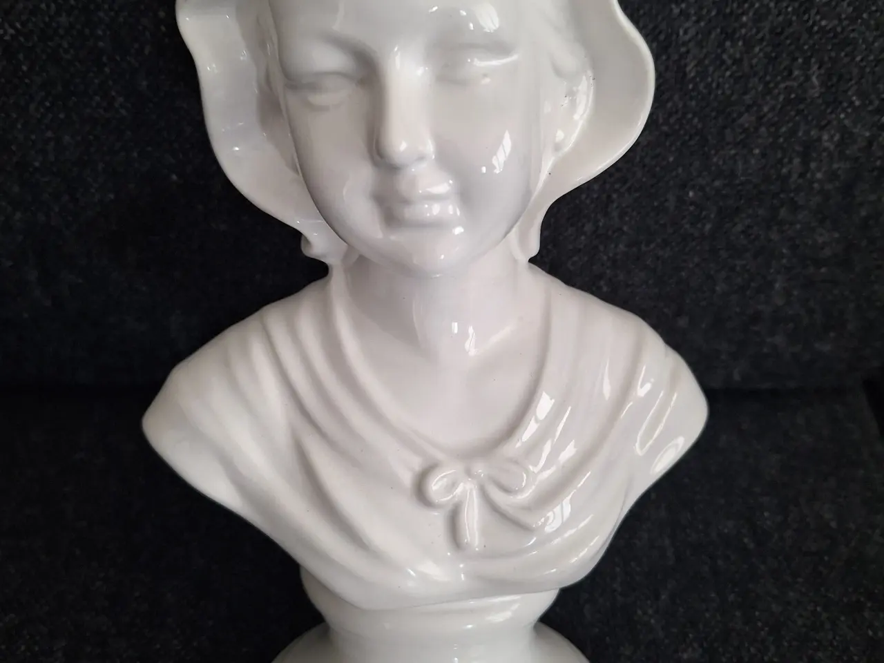 Billede 1 - Kvindefigur i porcelæn 