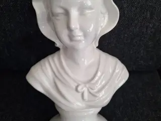 Kvindefigur i porcelæn