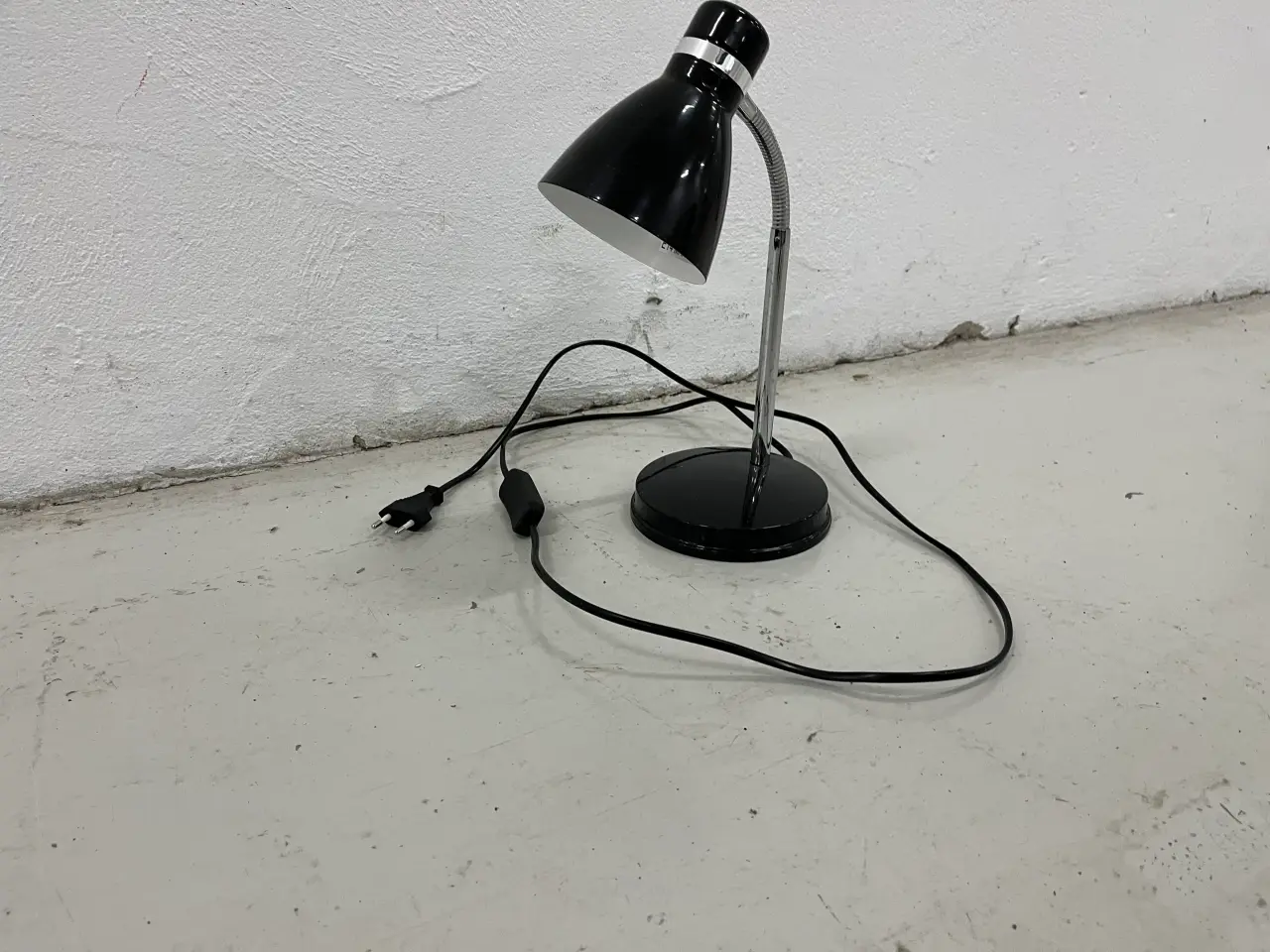 Billede 1 - Bordlamper 2 Stk.i sort