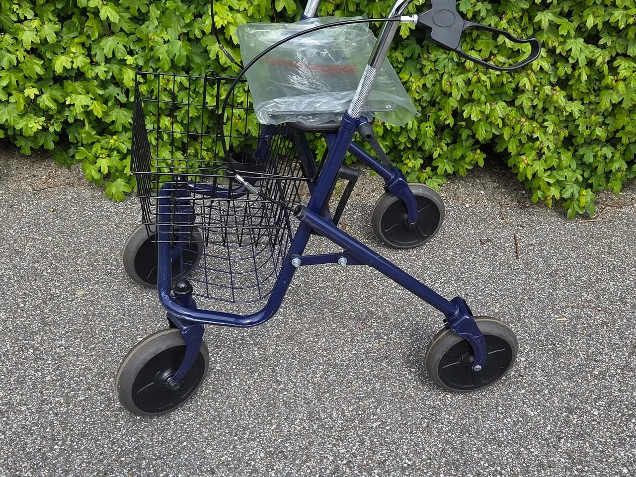 Billede 2 - Rollator med kurv