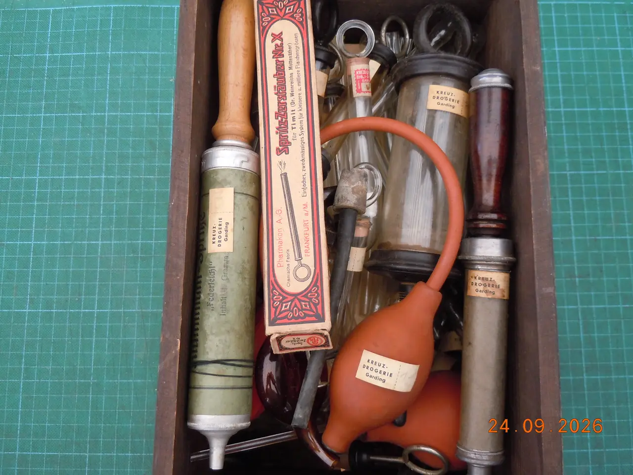Billede 2 - Apotekerskuffe fyldt med rariteter, Ca. 100 år.