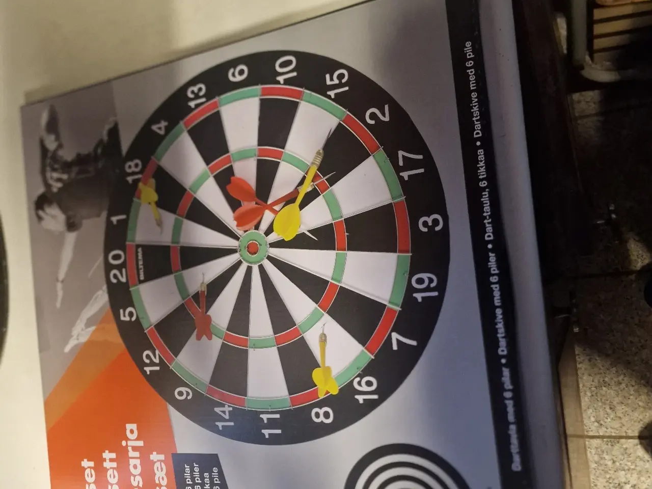 Billede 1 - Dartsæt med 6 pile