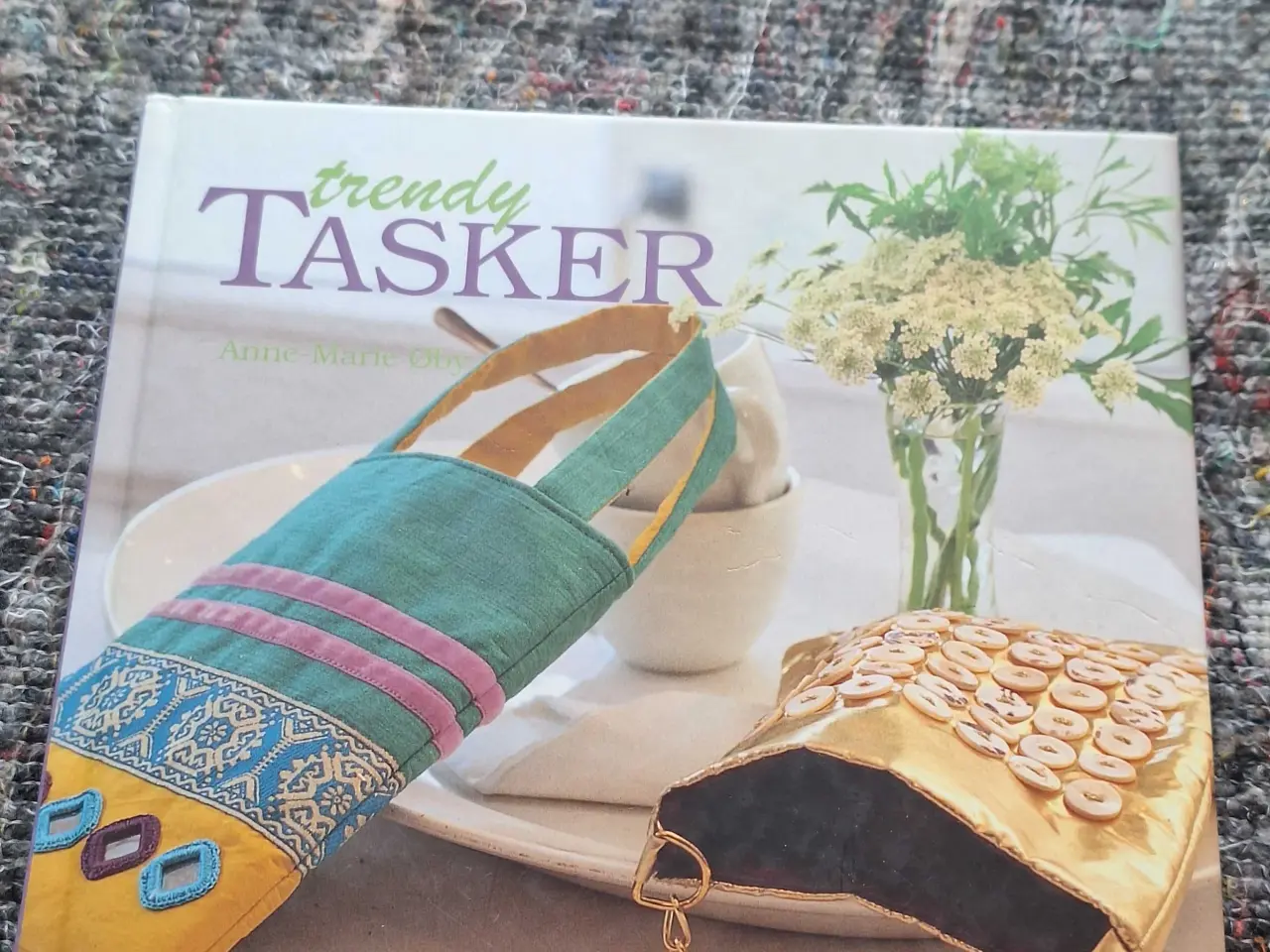 Billede 1 - Trendy taskker bog sælges