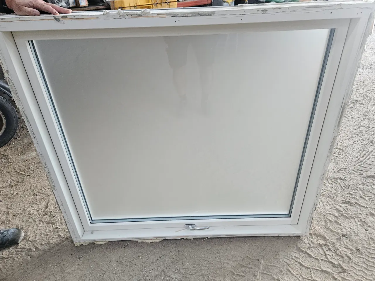 Billede 1 - Topstyret Træ-alu vindue m/matteret glas