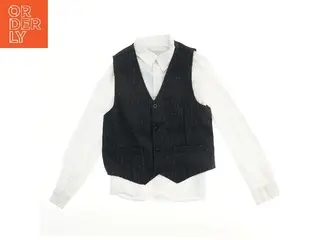 Vest og hvid skjorte fra Name It (str. 146)