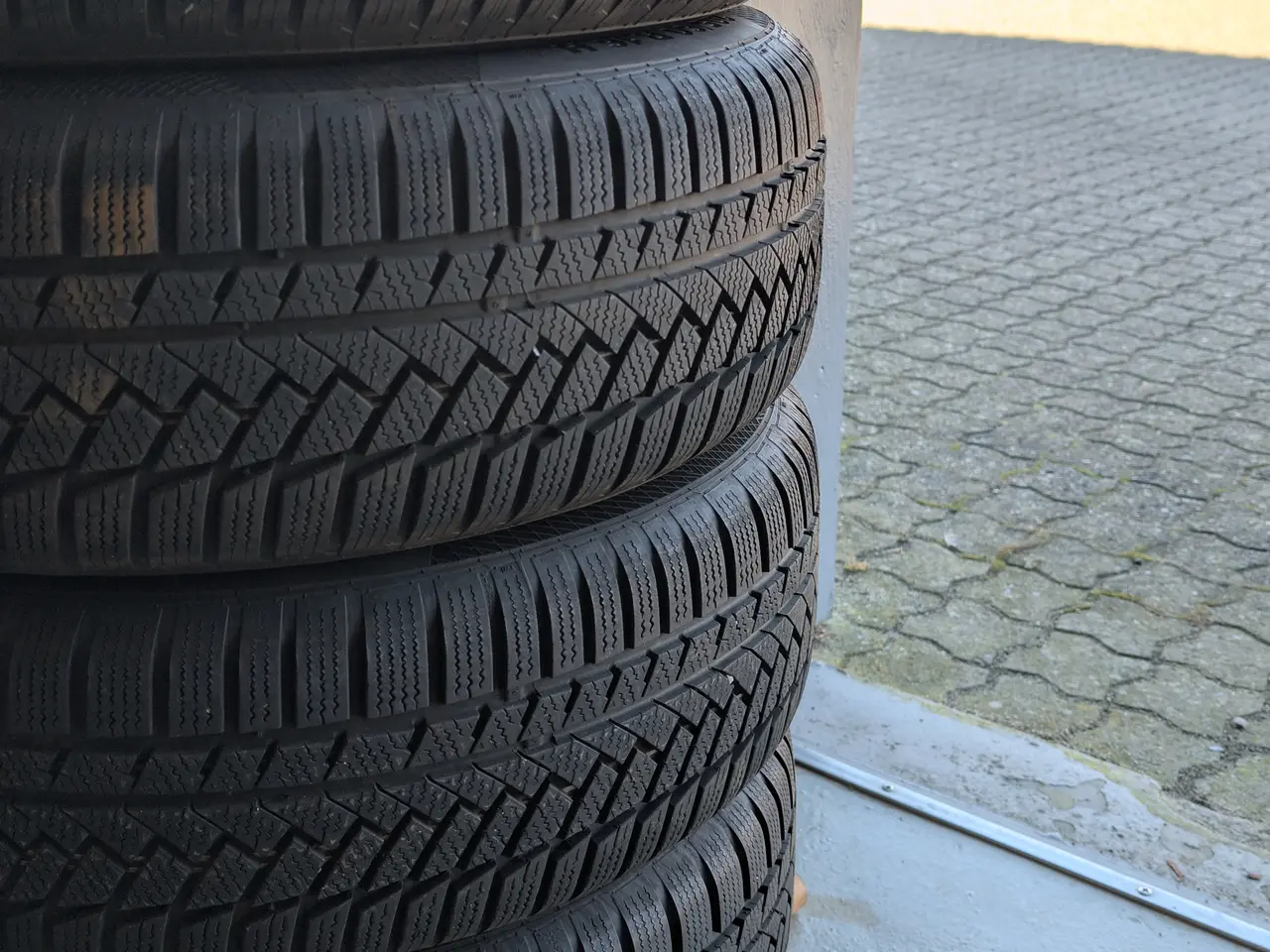 Billede 1 - Vinterhjul på originale VW fælge med kapsler