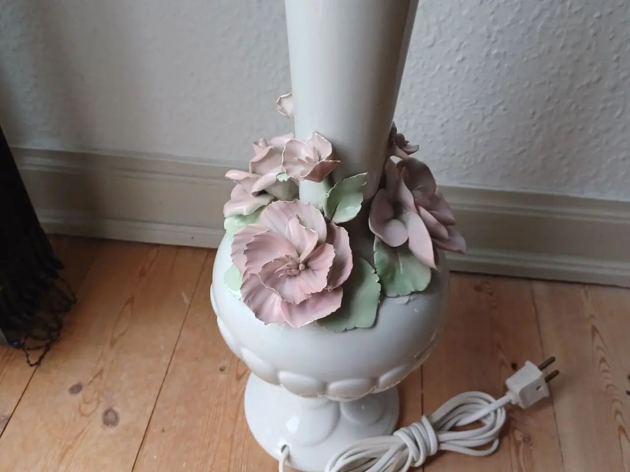 Billede 1 - Smuk gl. porcelæns lampe.