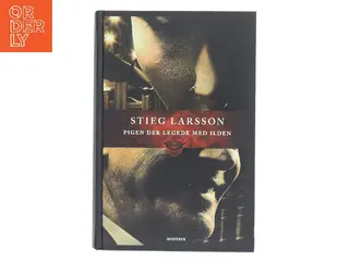 Pigen der legede med ilden af Stieg Larsson (Bog)