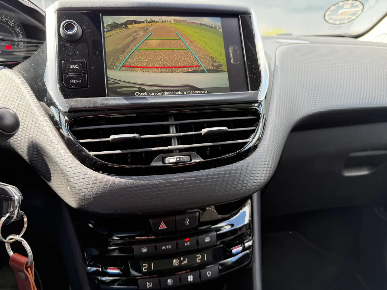 Billede 3 - Peugeot 208 allure i hvid med krom