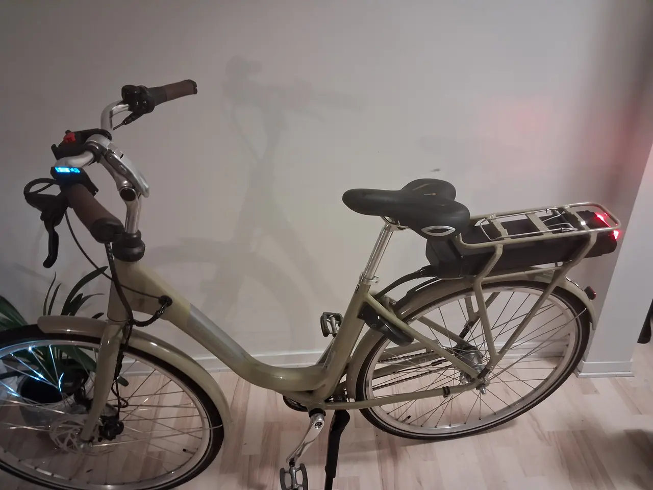 Billede 2 - Companion E1.0 lysebrun årgang 2026 elcykel