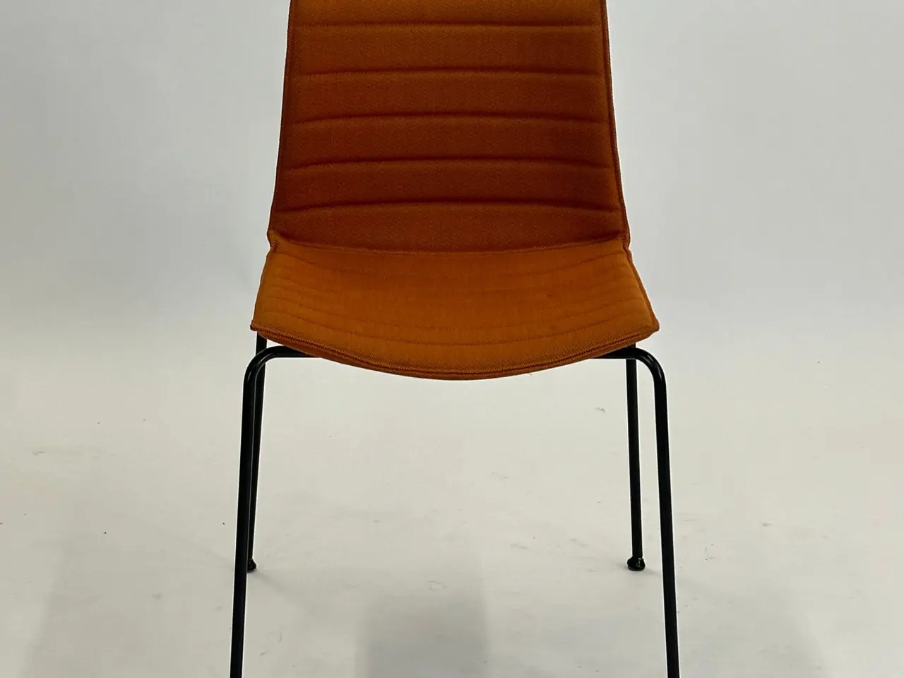 Billede 3 - Arper Catifa 46 Stol – Orange med Sort Stel