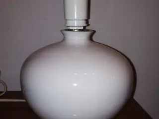 Flot hvid Sødahl bordlampe