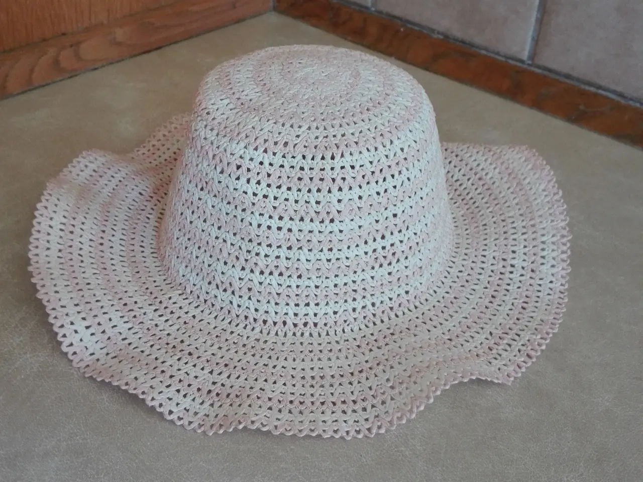 Billede 1 - Sommerhat hvid / pink