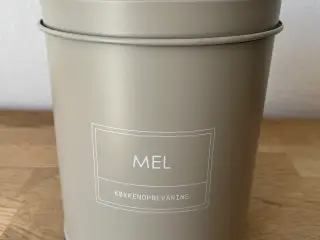 Metal-dåse med låg til mel
