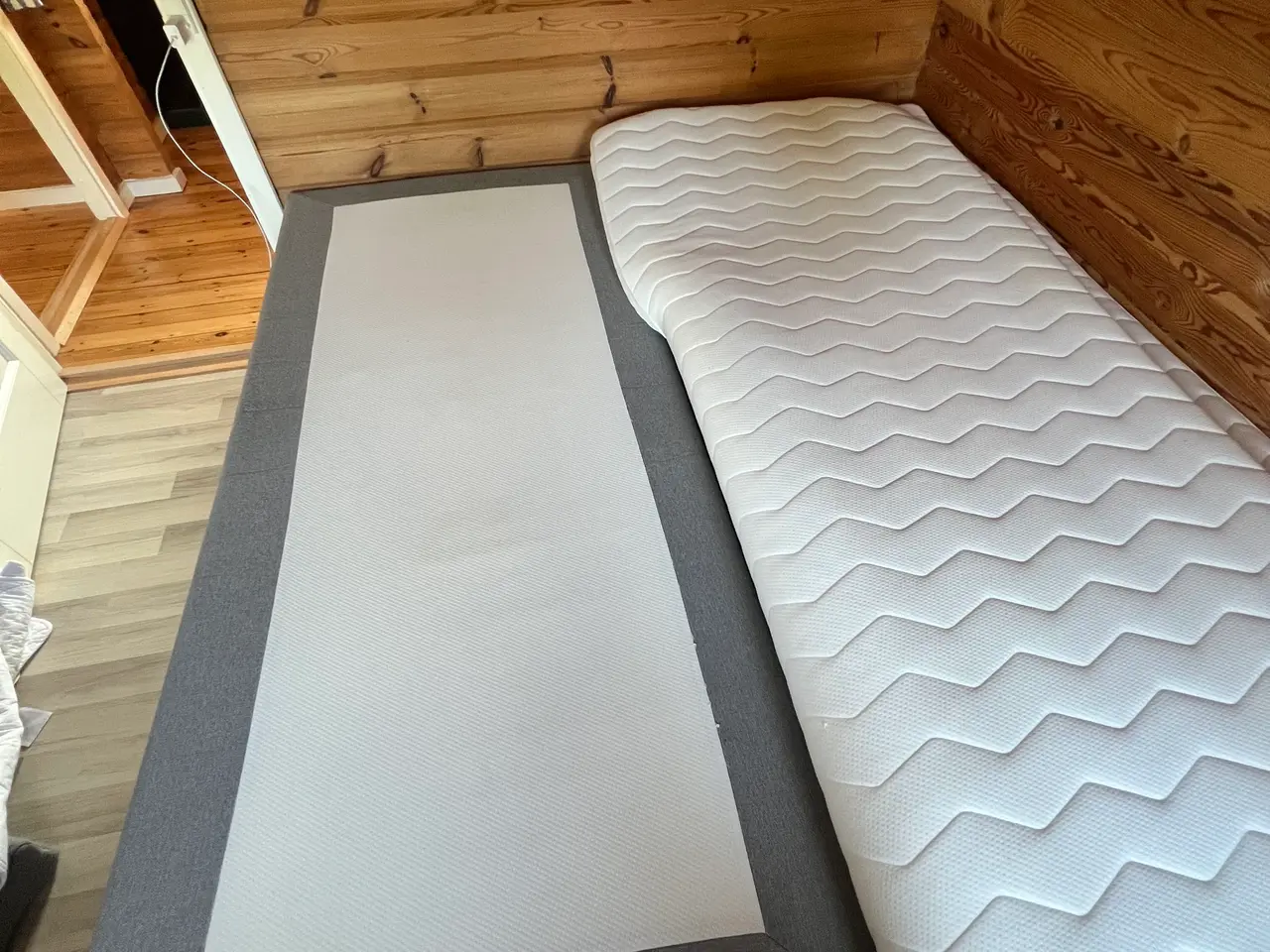 Billede 3 - Elevations senge med madras og latex topmadras 