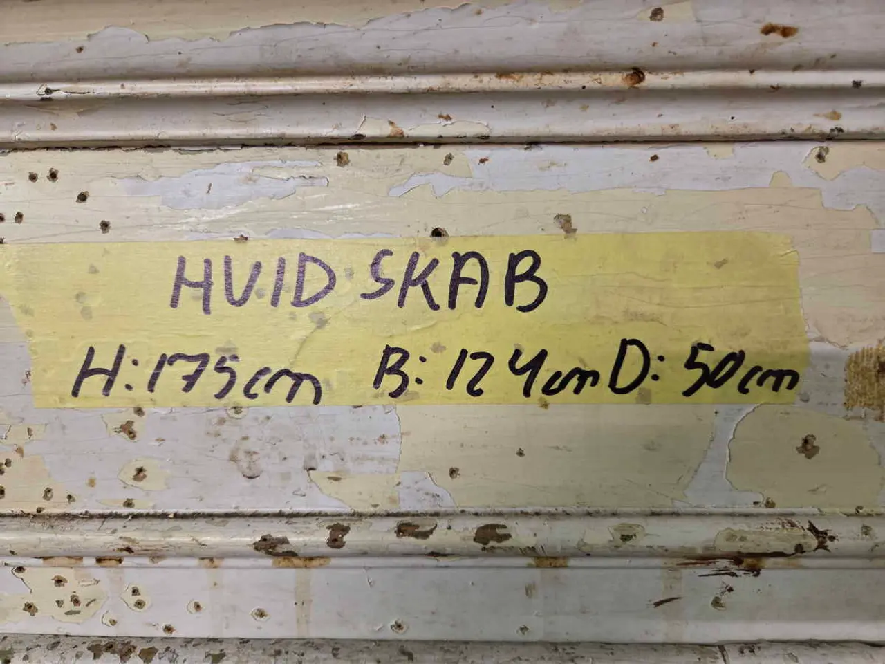 Billede 13 - Gammelt solid hvidt træskab med døre og skuffer