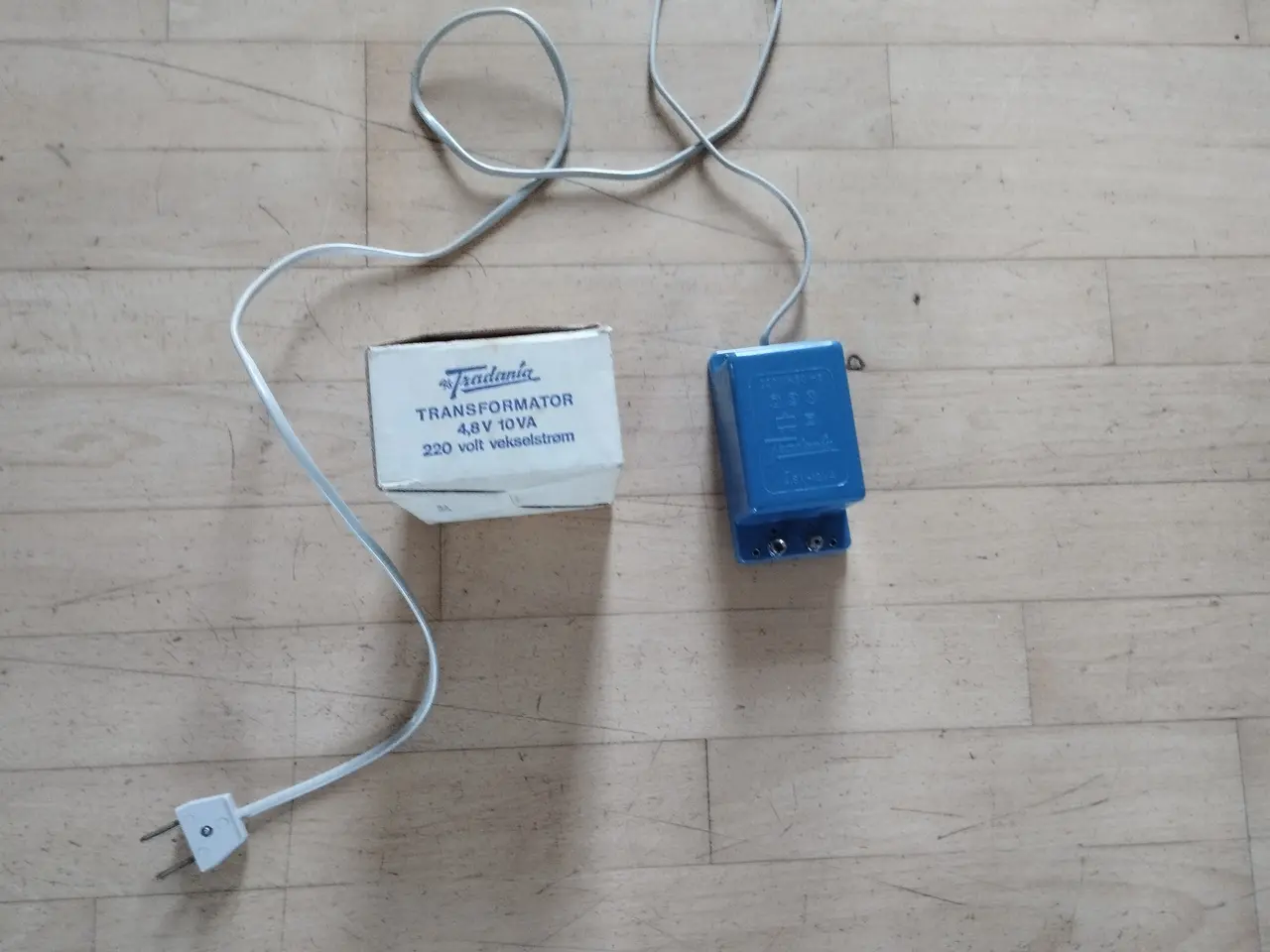 Billede 1 - Tradania Transformator 4,8 10 VA og 220 volt.
