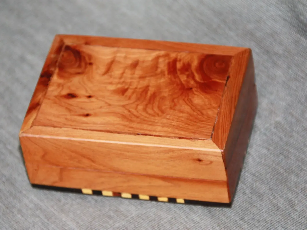 Billede 4 - Lille træ skrin 10,5 cm x 7 cm x 4,5 cm