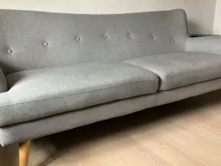 Ny pris - Pæn lysegrå sofa fra røgfrit hjem