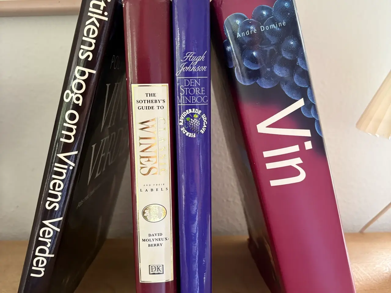 Billede 2 - 4 stk fag bøger om vinens verden