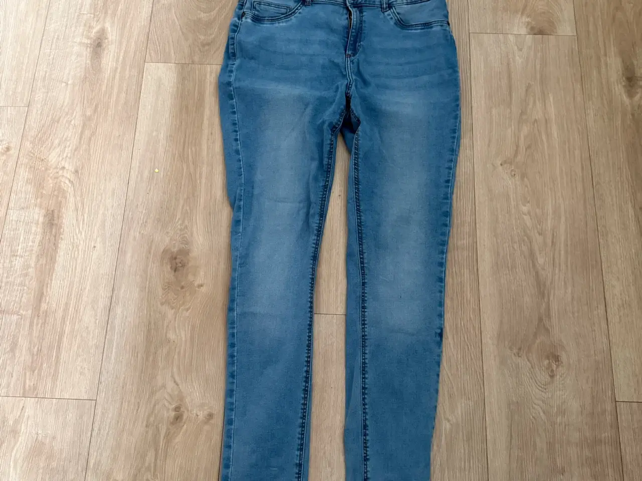 Billede 8 - Tøjpakke str Large, jeans, jakke, kjoler, bluser,