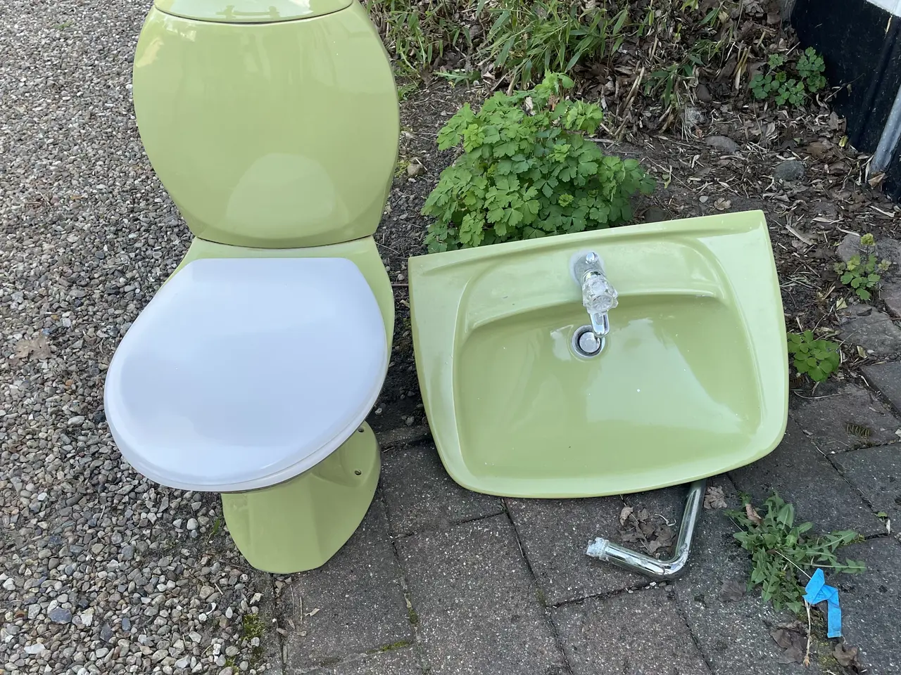 Billede 1 - Grøn toilet og håndvask